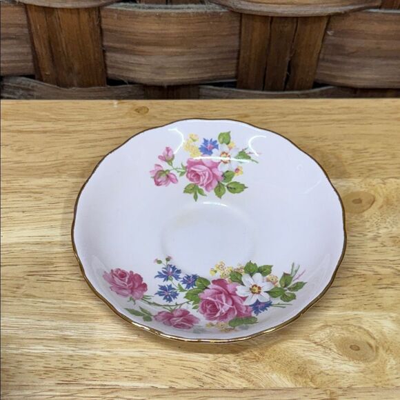 Floral Pink Colclough Teacup and Saucer Set - Picture 5 of 6